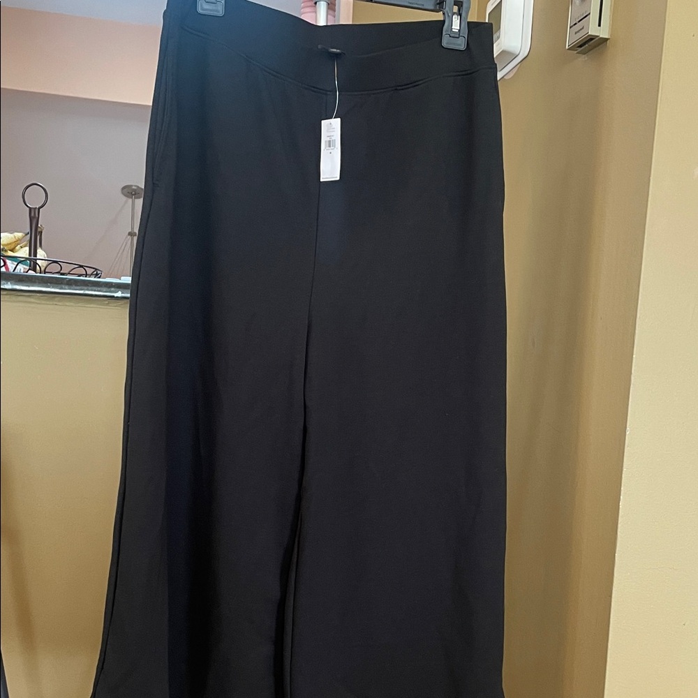 NWT Women’s Banana Republic Black Comfort Oversize Capris, Sz M